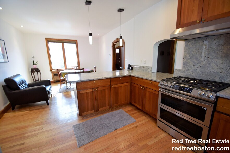 Building Photo - 75 Somerset Rd