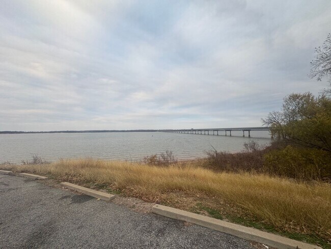 Building Photo - Furnished 3 Bed / 2 Bath Rental Near Lake Texoma – Utilities Included!