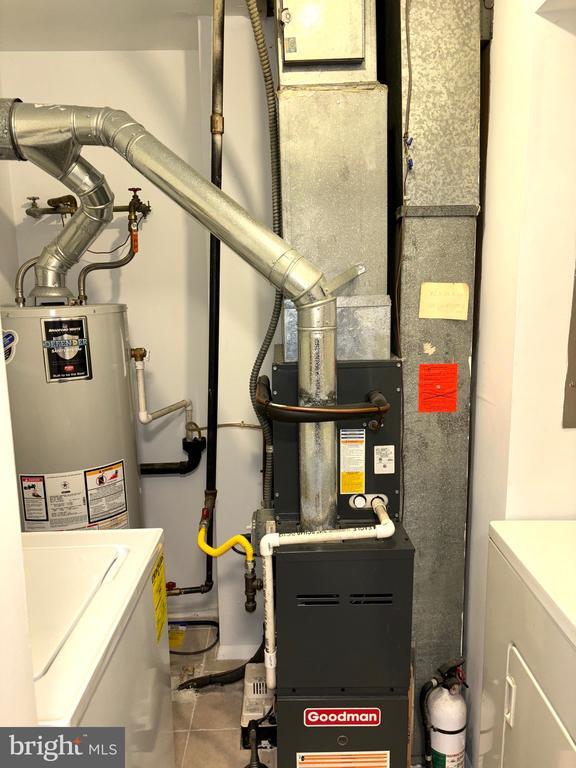 Building Photo - 1833 The Woods II