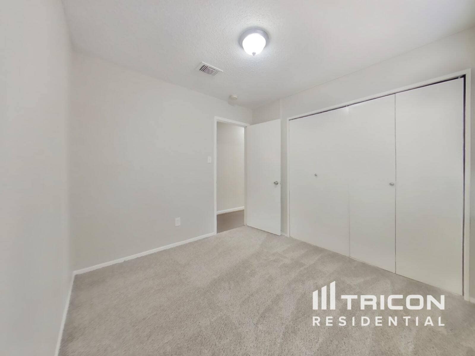Building Photo - 17803 Glenmark Dr