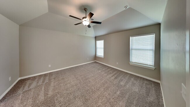 Building Photo - Luxury 5 Bedroom, 3 Bathroom, 3 Car Garage...
