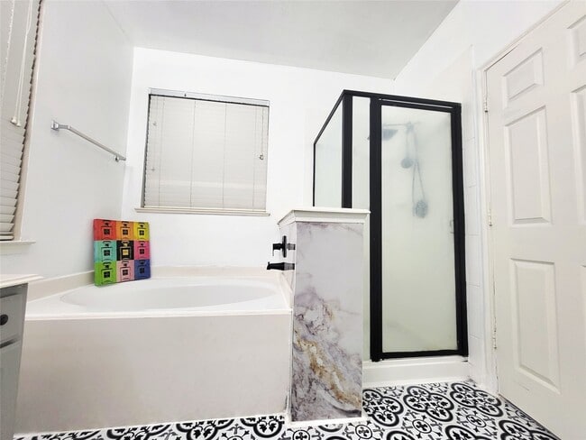 Building Photo - 7334 Jacobs Well Dr