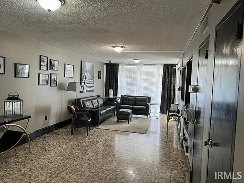 Building Photo - 1100 Erie Ave