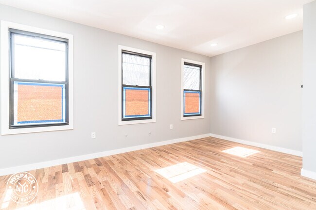 Building Photo - 2289 Pacific St