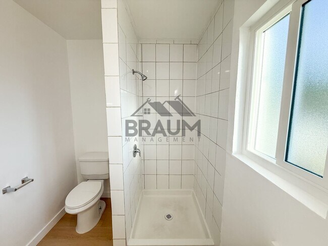 Building Photo - 13129 Oxnard St