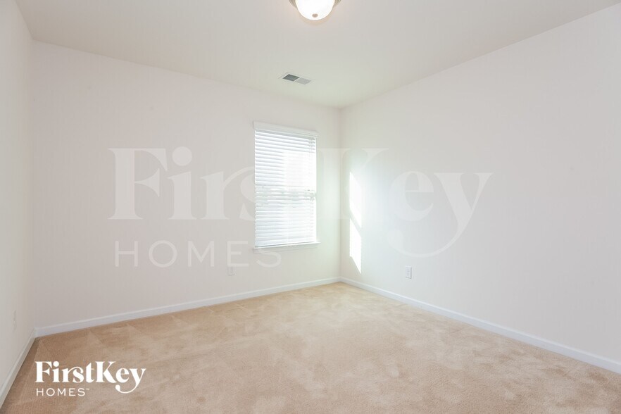 Building Photo - 104 Rock Hopper Ln