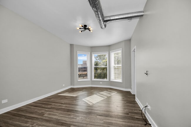 Building Photo - 1820 W Belle Plaine Ave