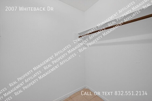 Building Photo - 2007 Whiteback Dr