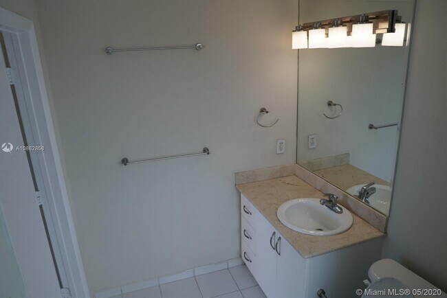 Building Photo - 1401 SW 22nd St