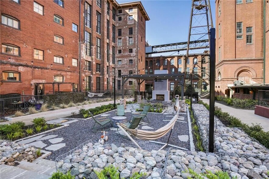 Building Photo - 170 Boulevard NE