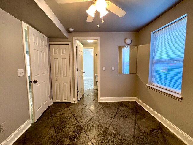 Building Photo - 835 Porter Rd