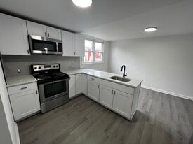 Building Photo - 817 Hughes St