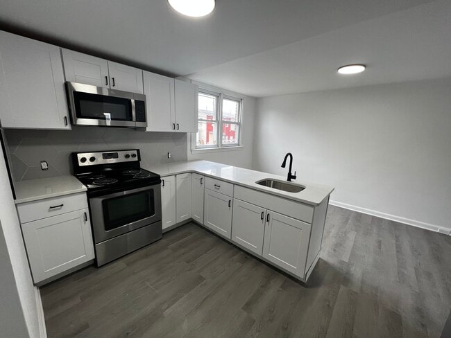 Building Photo - 817 Hughes St