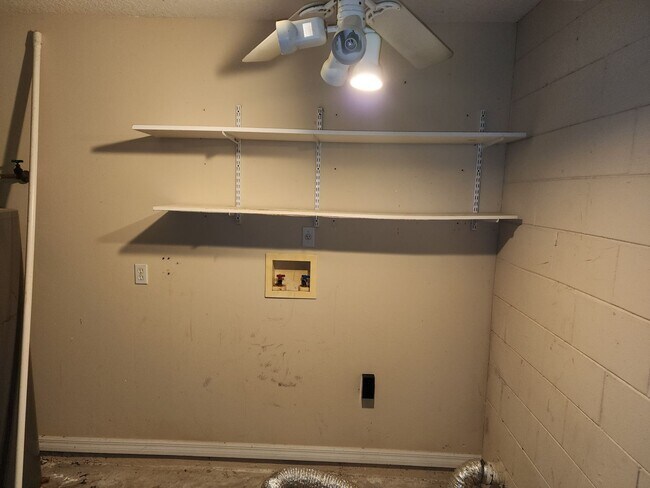 Building Photo - 3/2 Gentle Breeze~Quail Valley~A GREAT HOME!