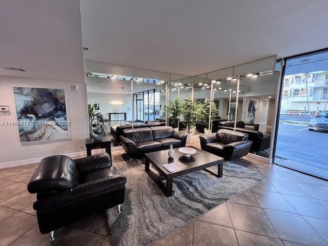 Building Photo - 16570 NE 26th Ave