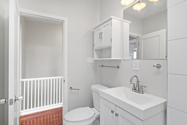 Building Photo - 209 Douglas St NE