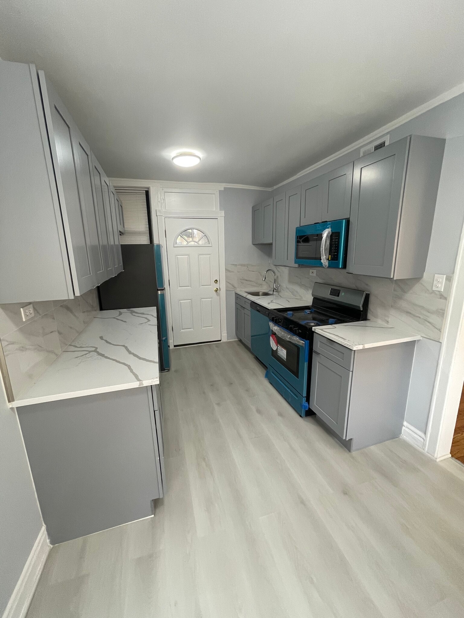 Kitchen - 7327 N Honore St