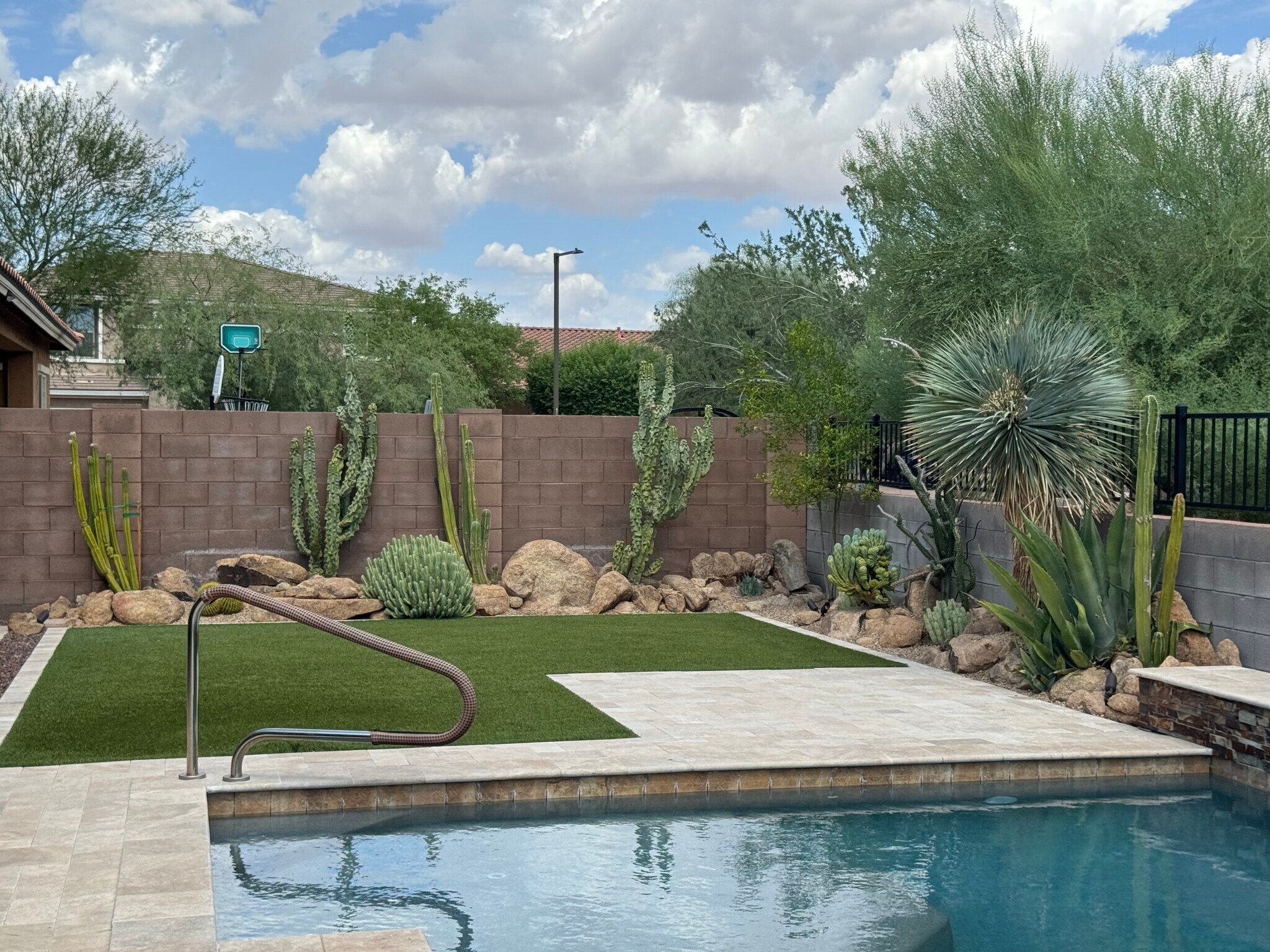 Building Photo - 2604 W Balao Dr