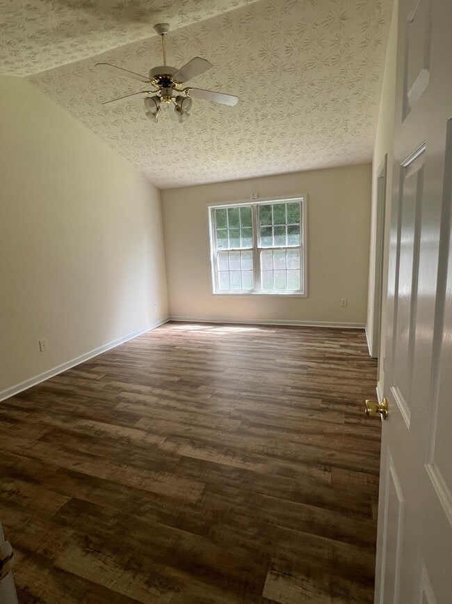 Building Photo - 1065 Hillary Ln
