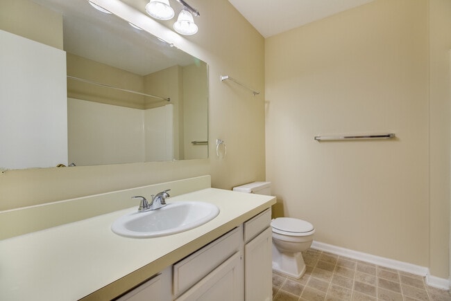 Building Photo - 2196 Regency Dr