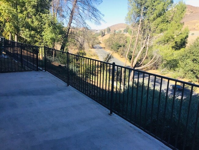 Building Photo - View Liberty Canyon Condo, Agoura Hills