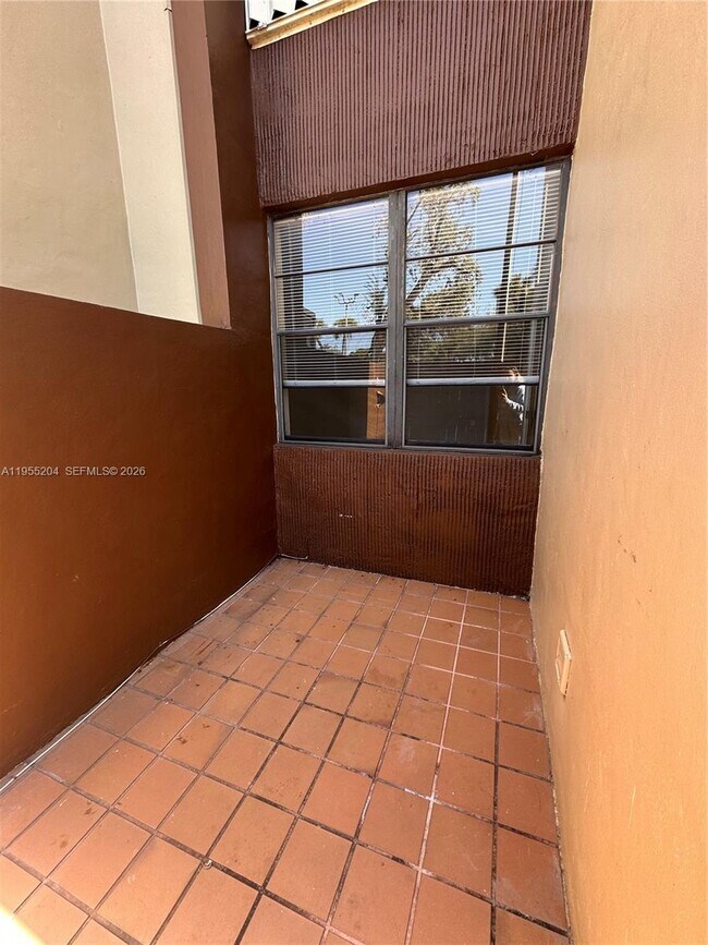 Building Photo - 10875 SW 112th Ave