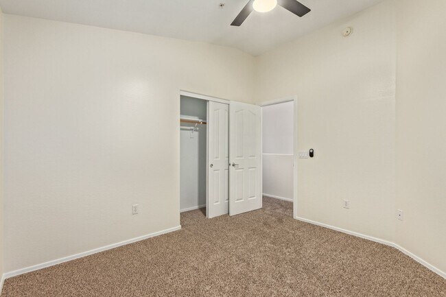 Building Photo - 2150 E Bell Rd