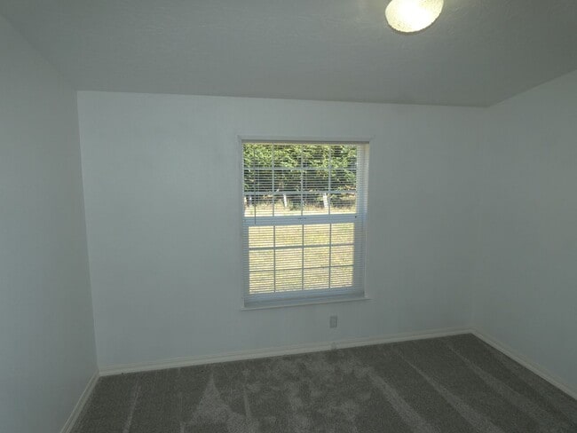Building Photo - APPLICATION PENDING **Country Living**