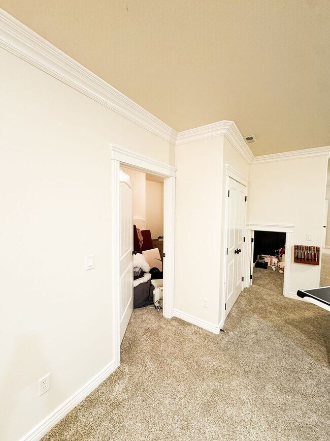 Building Photo - Beautiful Custom Home For Rent In Rexburg!