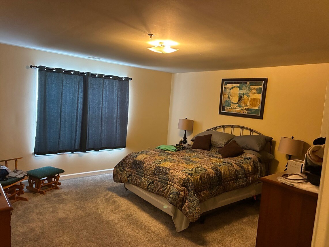 Building Photo - 112 Willow St