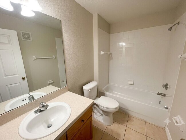 Building Photo - 2607 Emerald Lake Ct
