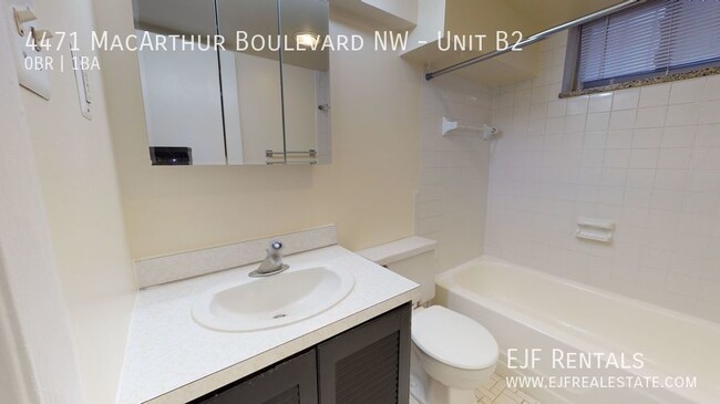 Building Photo - MacArthur Blvd Studio Apartment W/Off Stre...