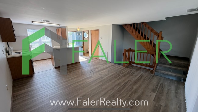 Building Photo - 2 Bed, 1.5 Bath Townhome