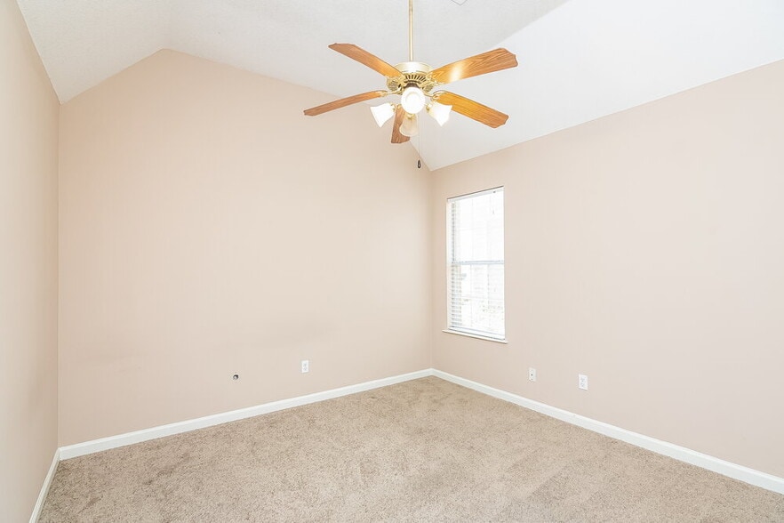 Building Photo - 155 Garden Springs Dr