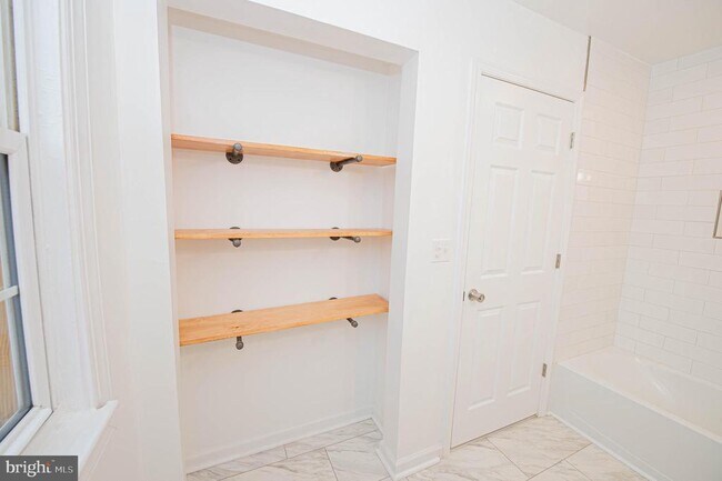 Building Photo - 308 N Division St