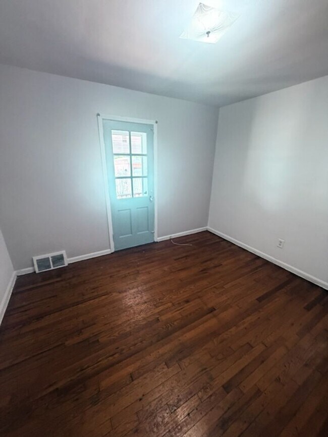 Building Photo - 11215 Langton Ave