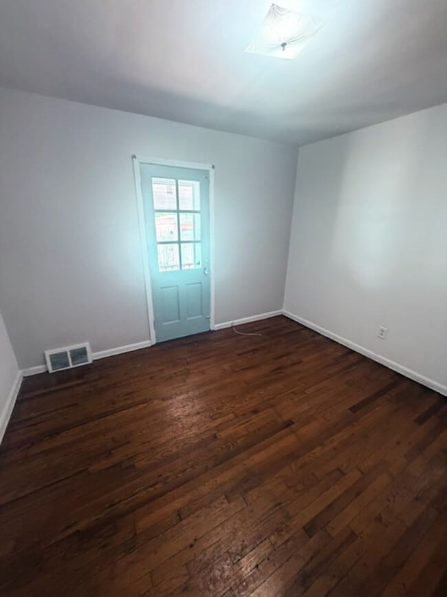 Building Photo - A Single family home with Garage in Garfield Heights