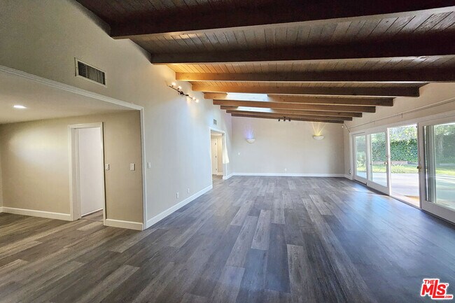 Building Photo - 23526 Dolorosa St