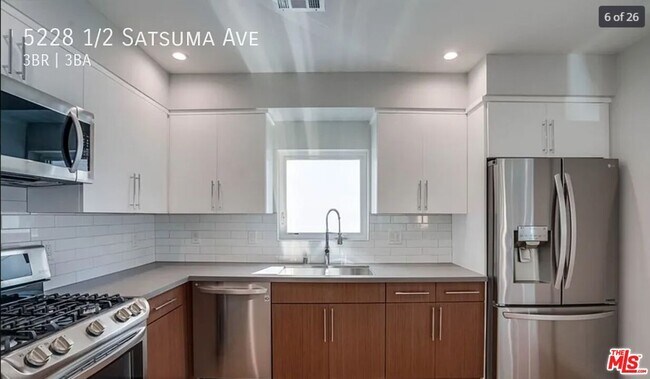 Building Photo - 5228 Satsuma Ave