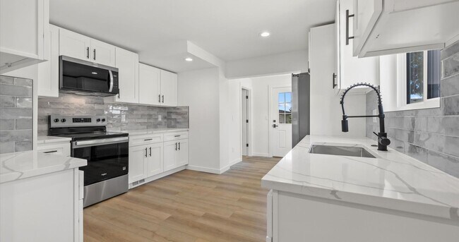 Building Photo - Remodeled 5BR Vintage Gem in Prime West Seattle