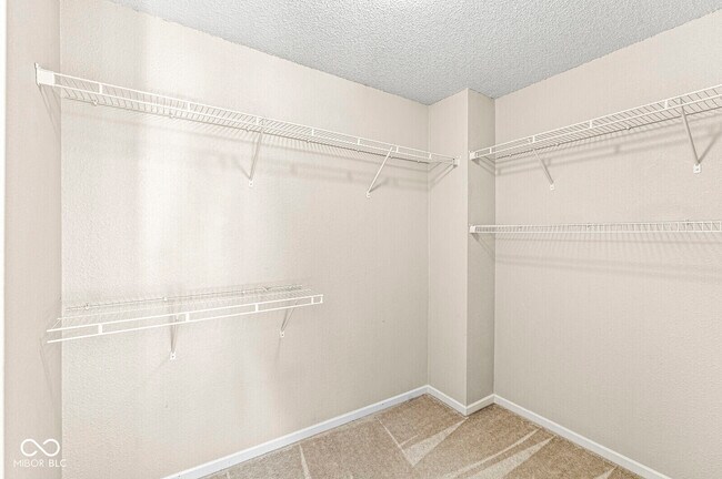 Building Photo - 5641 Buck Dr