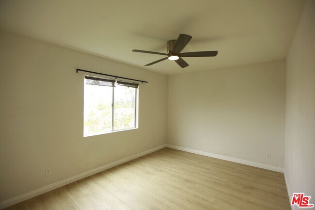 Building Photo - 833 Orange Grove Ave