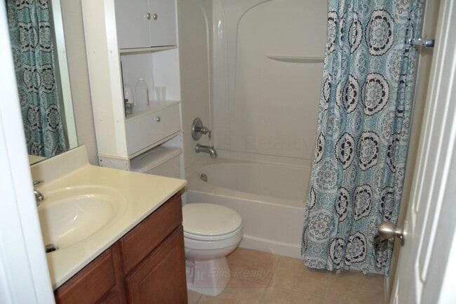 Building Photo - 714 Point Sunset