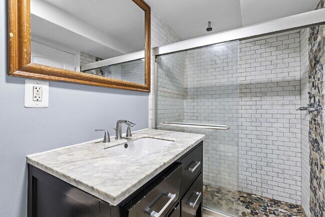 Building Photo - 6832 Broening Rd