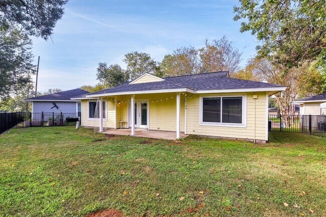 Building Photo - 3539 Balboa Cir