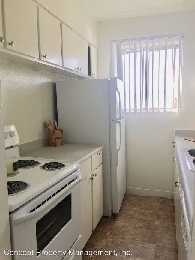 Building Photo - 435 E Warnock Ave