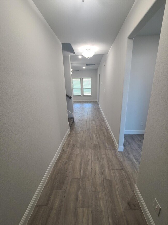 Building Photo - 525 Hillcrest Cir
