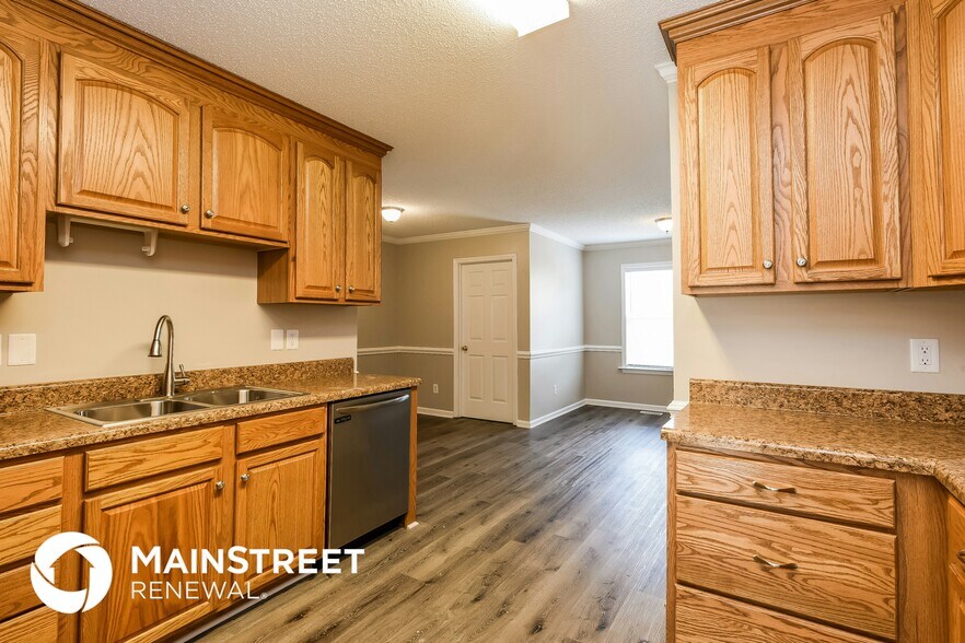 Building Photo - 151 Saleen Dr