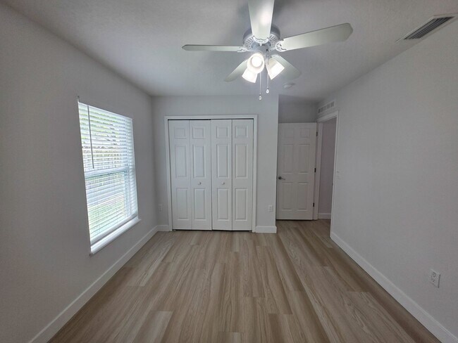 Building Photo - Beautiful 4 Bedroom in Gated Compass Pointe