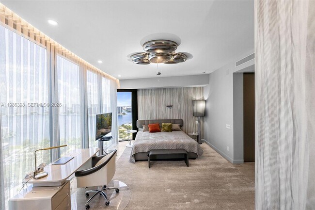 Building Photo - 18555 Collins Ave